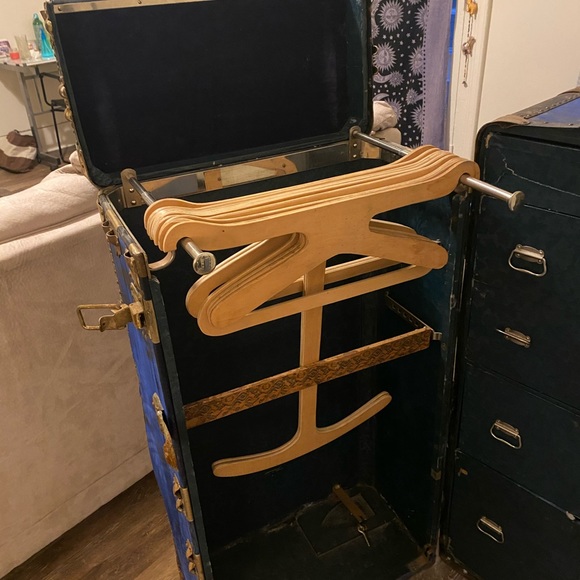 Antique travel trunk - Picture 1 of 3